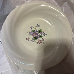 生活雑貨 食器 プレート紫系の花の絵柄　20. 5cm １枚