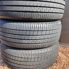 22年製ダンロップ　BUERO215/55r18車のパーツ タイ...