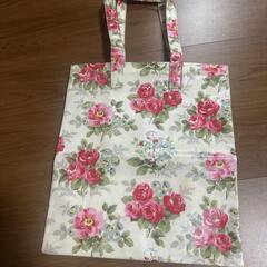 「配送可能」Cath Kidston 花柄　トートバッグの画像