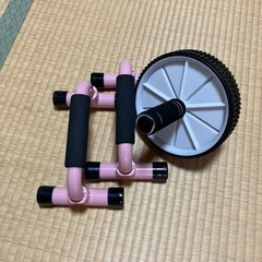 ベンチ、腹筋ローラー、腕立て伏せ、筋トレの画像
