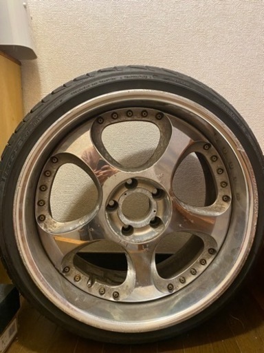 車のパーツ タイヤ、ホイール