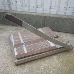 裁断器 ペーパーカッター 手動切断機 裁断機 女神 40cm目盛...