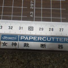 裁断器 ペーパーカッター 手動切断機 裁断機 女神 40cm目盛 A3対応　の画像