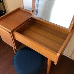 オシャレな家具　UNICO　化粧台（椅子付）の画像