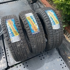 未使用215/60R16スタッドレスタイヤ3本