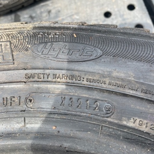 未使用215/60R16スタッドレスタイヤ3本