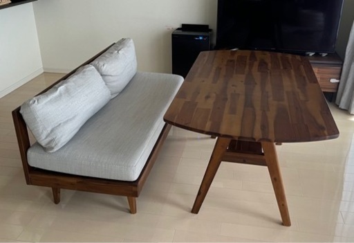 ダイニングテーブルとソファのセット　unicoのSWELLA シリーズ