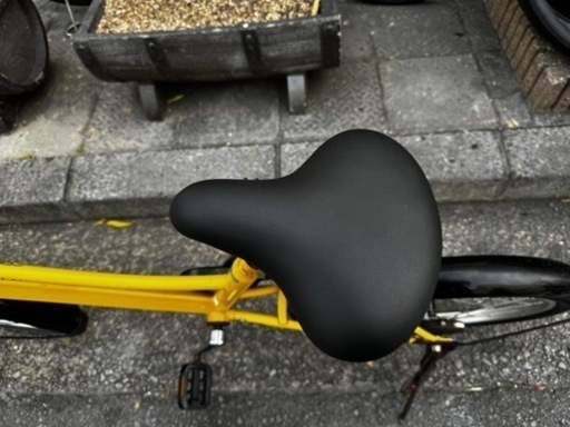 ミニベロ自転車　２０インチ　ライト　カゴ　付き　サドル　新品　黄色　配達可能