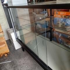 ガラスのショーケースの画像