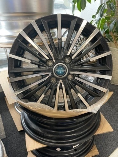 車のパーツ タイヤ、ホイール