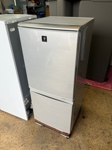 まだまだ使える激安冷蔵庫!! 近隣送料無料!! SHARP 2ドア 137L SJ-PD14W 2012年家電 キッチン家電 冷蔵庫