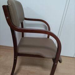 肘掛け付きダイニングチェア介護イス