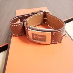 未使用近い美品31万。HERMES　シェルシュミディ　バングル　腕時計