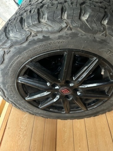 車のパーツ タイヤ、ホイール