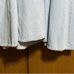 titivate デニムのロングスカート 目立たない小さなシミありの画像