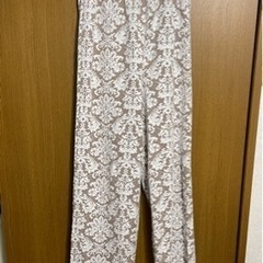khalita 茶色 白の柄パンツ 裾は割れタイプ 