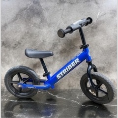 青のストライダーの画像