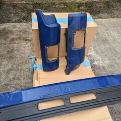 イスズ　10トンダンプ　キャビン　フロント外装　ほぼ新品の画像