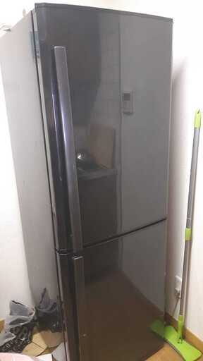 中古の冷蔵庫。6月28日または29日にアパートで手渡し可能。（台車があると便利です）