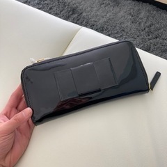 新品 牛革エナメル長財布 黒　ショルダー付