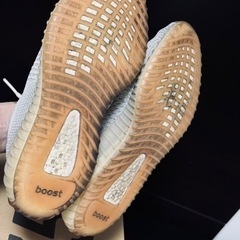 YEEZY BOOST 350  の画像