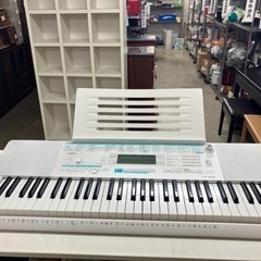 A2406-262 CASIO 光ナビゲーションキーボード LK-228 2017年製 動作確認済み 中古 取説・楽譜つき キーボード台セット バラ売り不可の画像