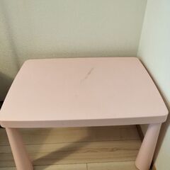Ikeaのキッズテーブル　ピンク　椅子なし