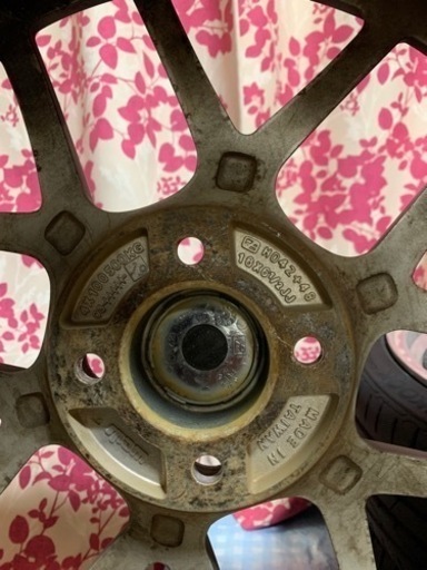 車のパーツ タイヤ、ホイール