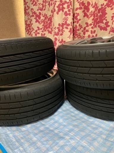 車のパーツ タイヤ、ホイール