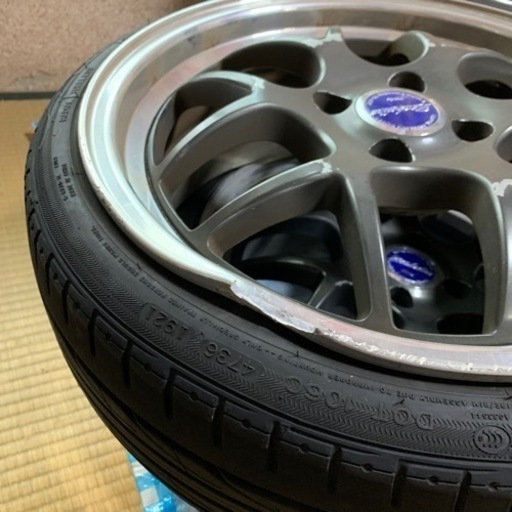 車のパーツ タイヤ、ホイール