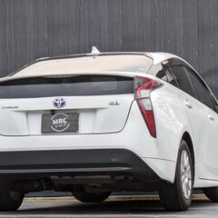 ★乗って帰れます！H29年！プリウス「E　セーフティーセンスP」実走6.7万㌔！禁煙車！純正メモリーナビ！ドラレコ！車検2025年12月！の画像