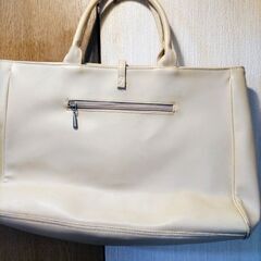 アイボリーの手提げファスナーBAG（Ａ４可）の画像