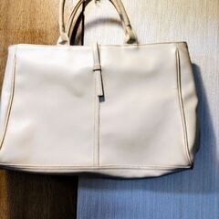 アイボリーの手提げファスナーBAG（Ａ４可）の画像