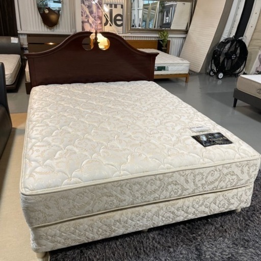 ダブルベッド　マットレス付き