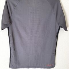 Adidas　アディダス　グレ－　ＦＣバイエルン刺繍ロゴ　Ｔシャツ　Ｖネック　背中に通気孔　メンズ　Ｌサイズ　両胸にロゴ　脇に黒3本線の画像