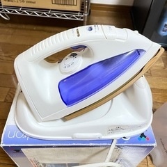 アイロンとスタンド式アイロン台