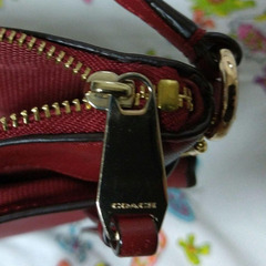 美品 COACH ショルダーバッグ 赤 薄型の画像