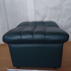 革製　スツールの画像