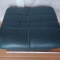 革製　スツールの画像