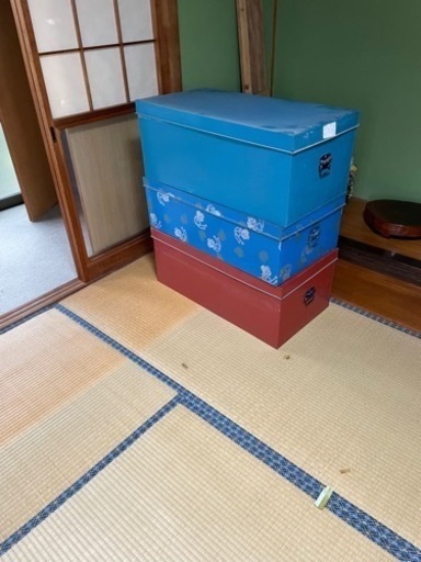 ブリキ箱
