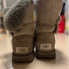 【一部破損あり】UGGムートンブーツ23cm　の画像