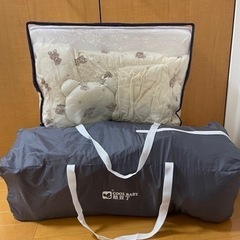 ベビーベッド(折りたたみ式、ベビー布団付き、ボールプールとしても活用可能‼︎)の画像