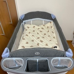 ベビーベッド(折りたたみ式、ベビー布団付き、ボールプールとしても...