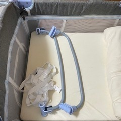 ベビーベッド(折りたたみ式、ベビー布団付き、ボールプールとしても活用可能‼︎)の画像