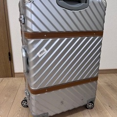 キャリーケース、スーツケースの画像