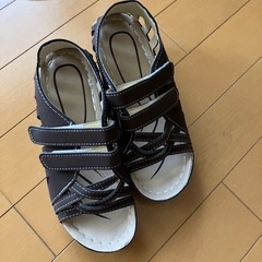本革楽ちんサンダル22.5cmの画像