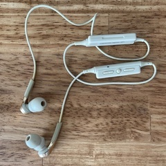ワイヤレスイヤホン