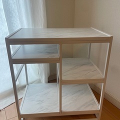 大理石柄　棚の画像