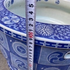 【最終値下げです】 火鉢　メダカ
　睡蓮の画像