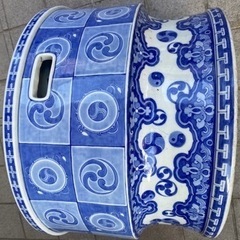 【最終値下げです】 火鉢　メダカ
　睡蓮の画像